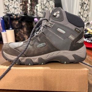 Women’s Keen Waterproof Hiking Boot